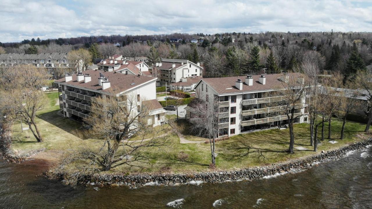 Location Tourisme Estrie - Oberge Du Village Мейгог Экстерьер фото