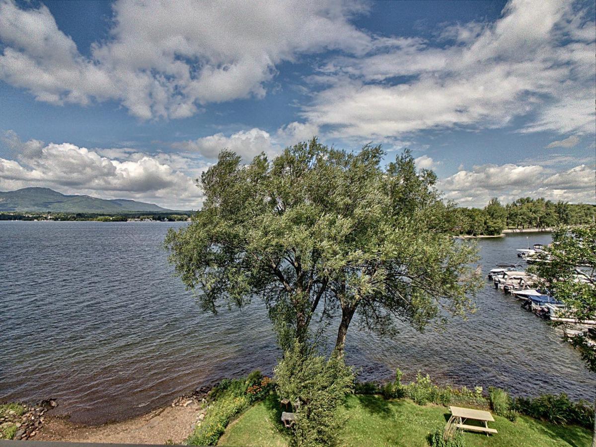 Location Tourisme Estrie - Oberge Du Village Мейгог Экстерьер фото