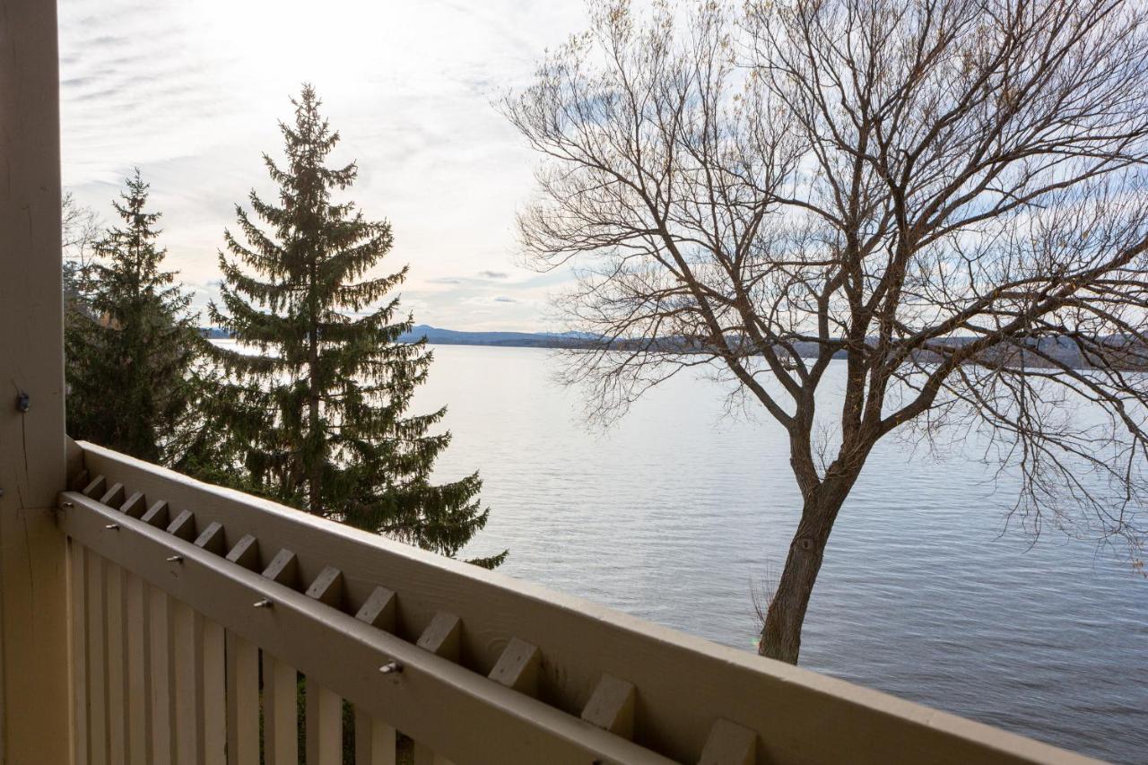 Location Tourisme Estrie - Oberge Du Village Мейгог Экстерьер фото