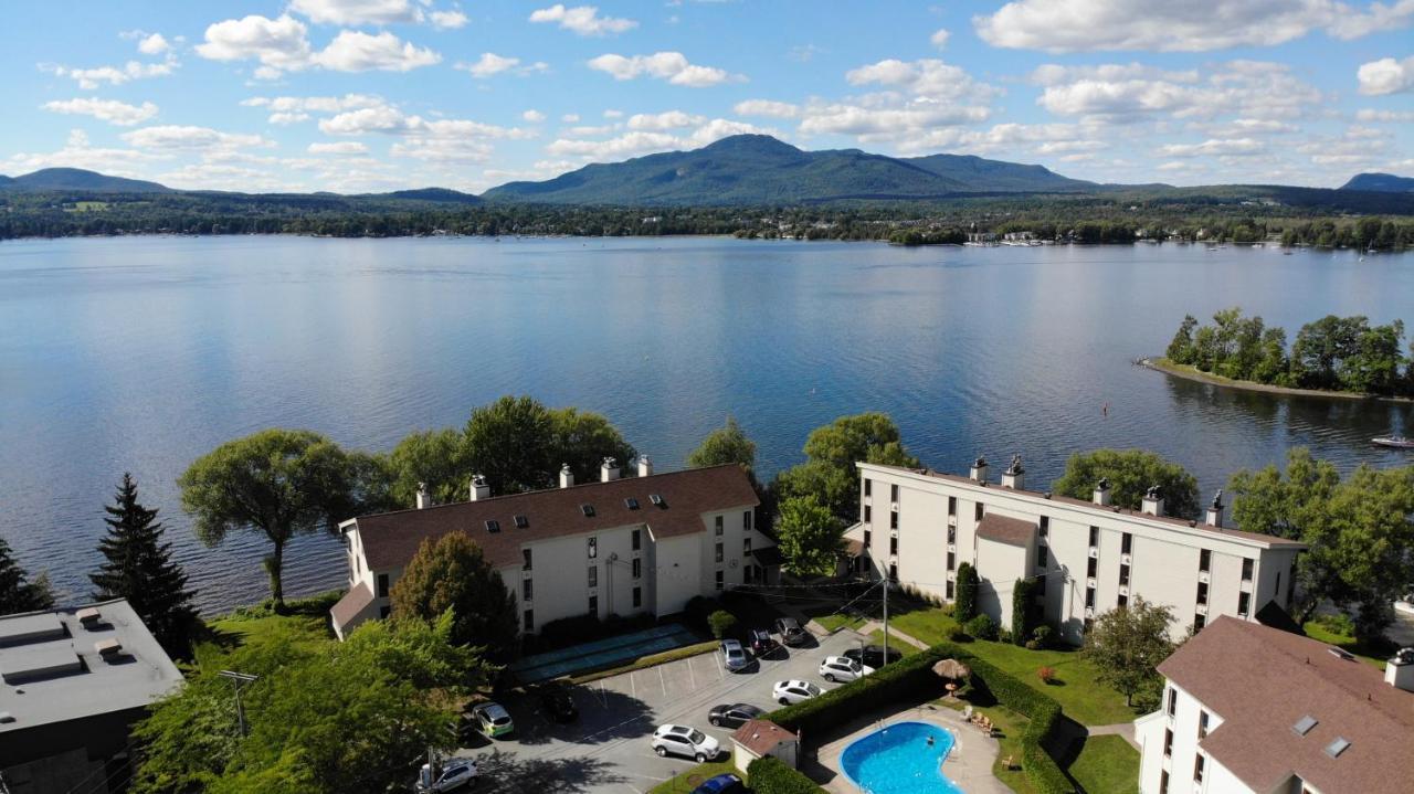 Location Tourisme Estrie - Oberge Du Village Мейгог Экстерьер фото
